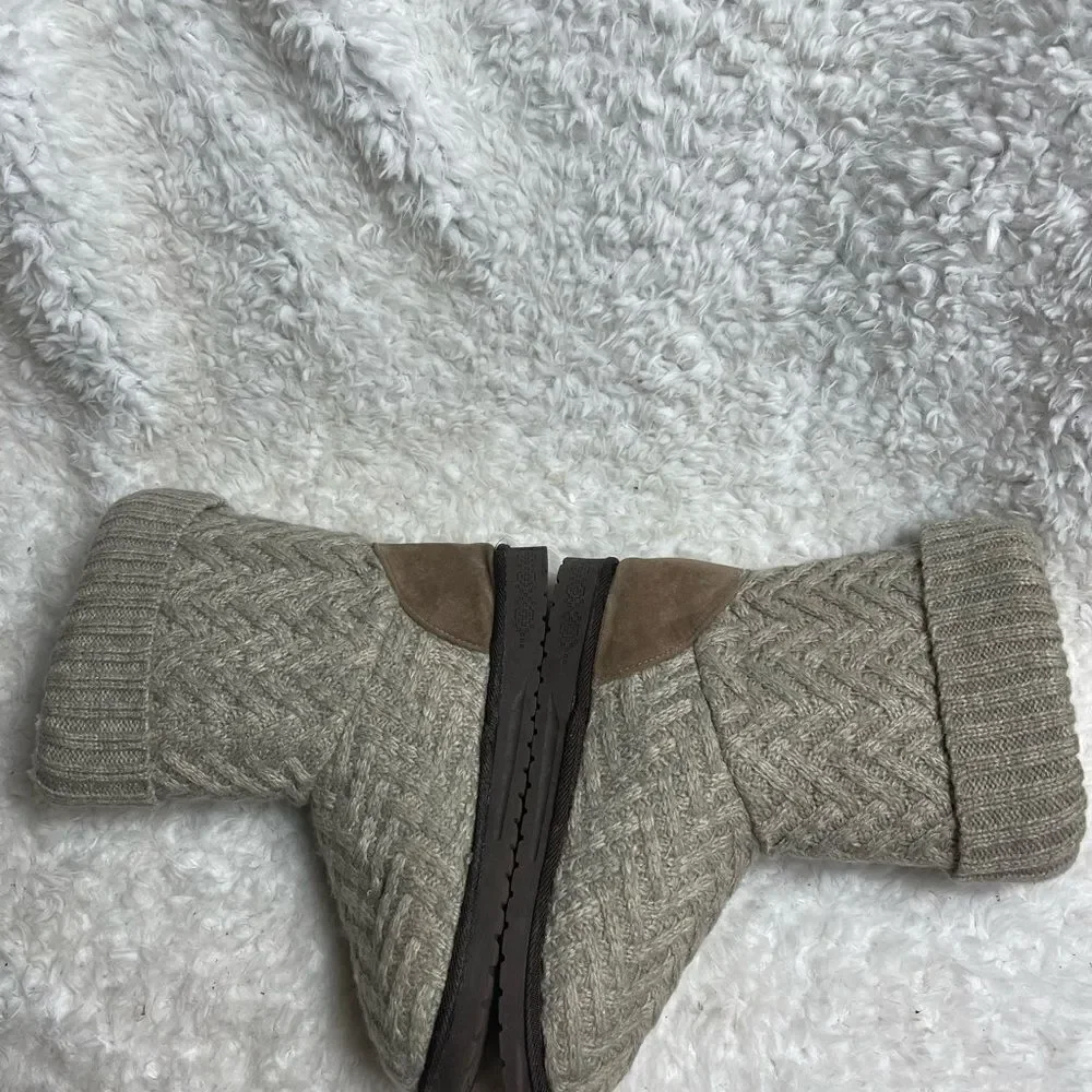 Mukluks beige and gray knit boots brown faux suede trim faux fur lining …